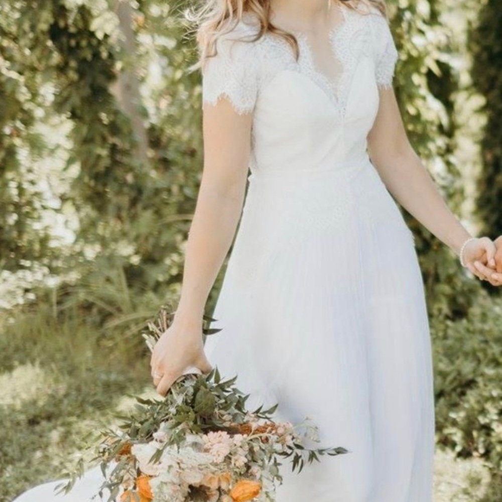 ASOS Bridal Sophia Plunge Lace Wedding Dress Pleated Skirt US 4 and 6 NWT